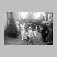 022-0384 Hochzeit von Anneliese Heymut (Tulodetzki) in Goldbach im Jahre 1943..jpg